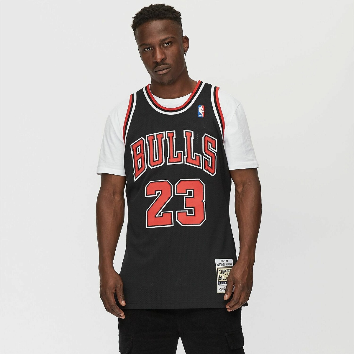 Mitchell & Ness Nba Authentic Jersey Chicago Bulls Alternate 1997 98 Michael Jordan #23 Black - Mens - Jerseys
