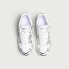 Mizuno Wave Rider 10 Sneaker in White/Black Sand/Lilac Hint