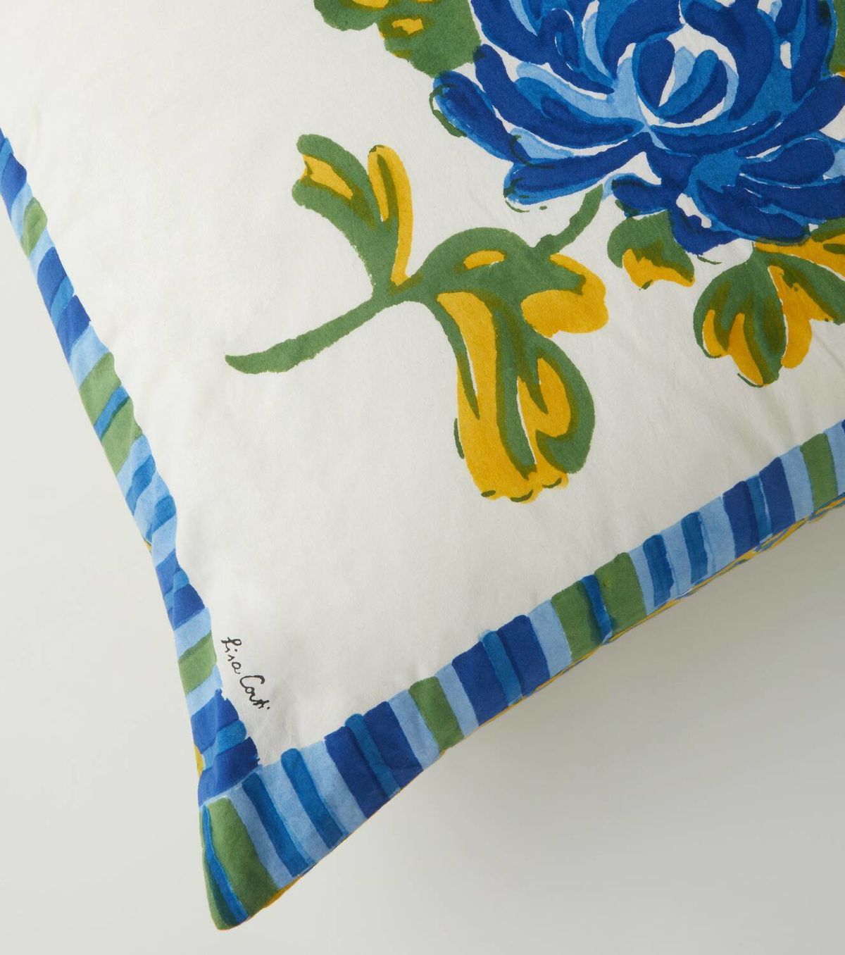 Lisa Corti Vienna Medium cotton cushion
