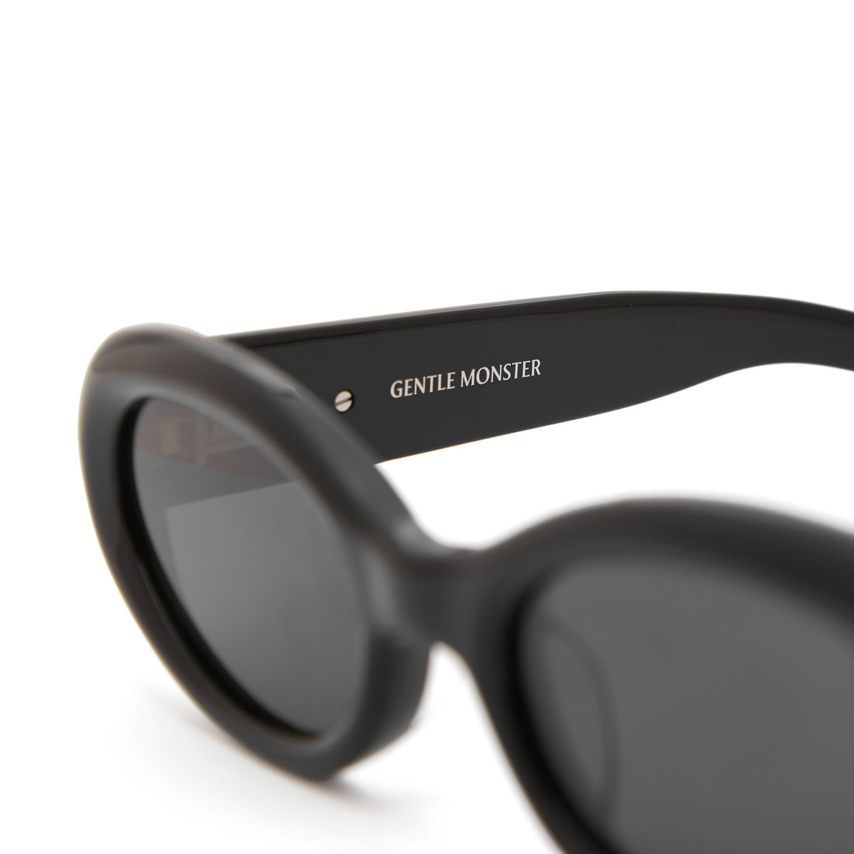Gentle Monster Cuff Sunglasses in Black Gentle Monster Gentle Monster Cuff Sunglasses in Black Gentle Monster