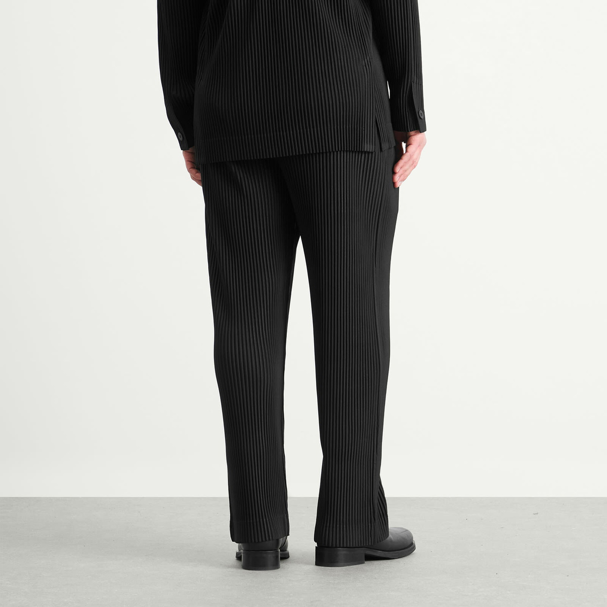 HOMME PLISSÉ ISSEY MIYAKE 黒 スラックス サイズ2 Homme Plissé Issey Miyake Pleated Tailored Straight Leg Pants
