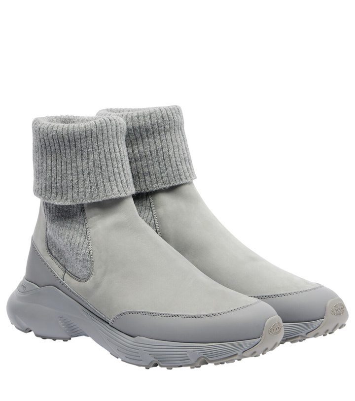 Photo: Tod's Leather Chelsea boots