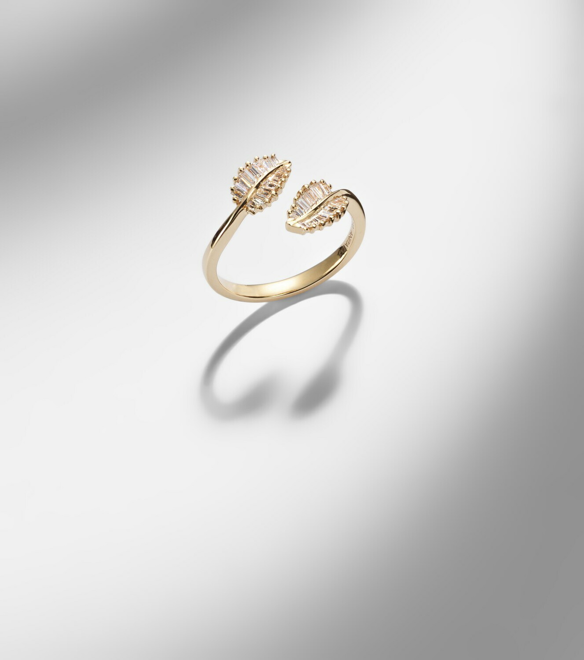 Anita Ko Small 18kt gold ring with diamonds
