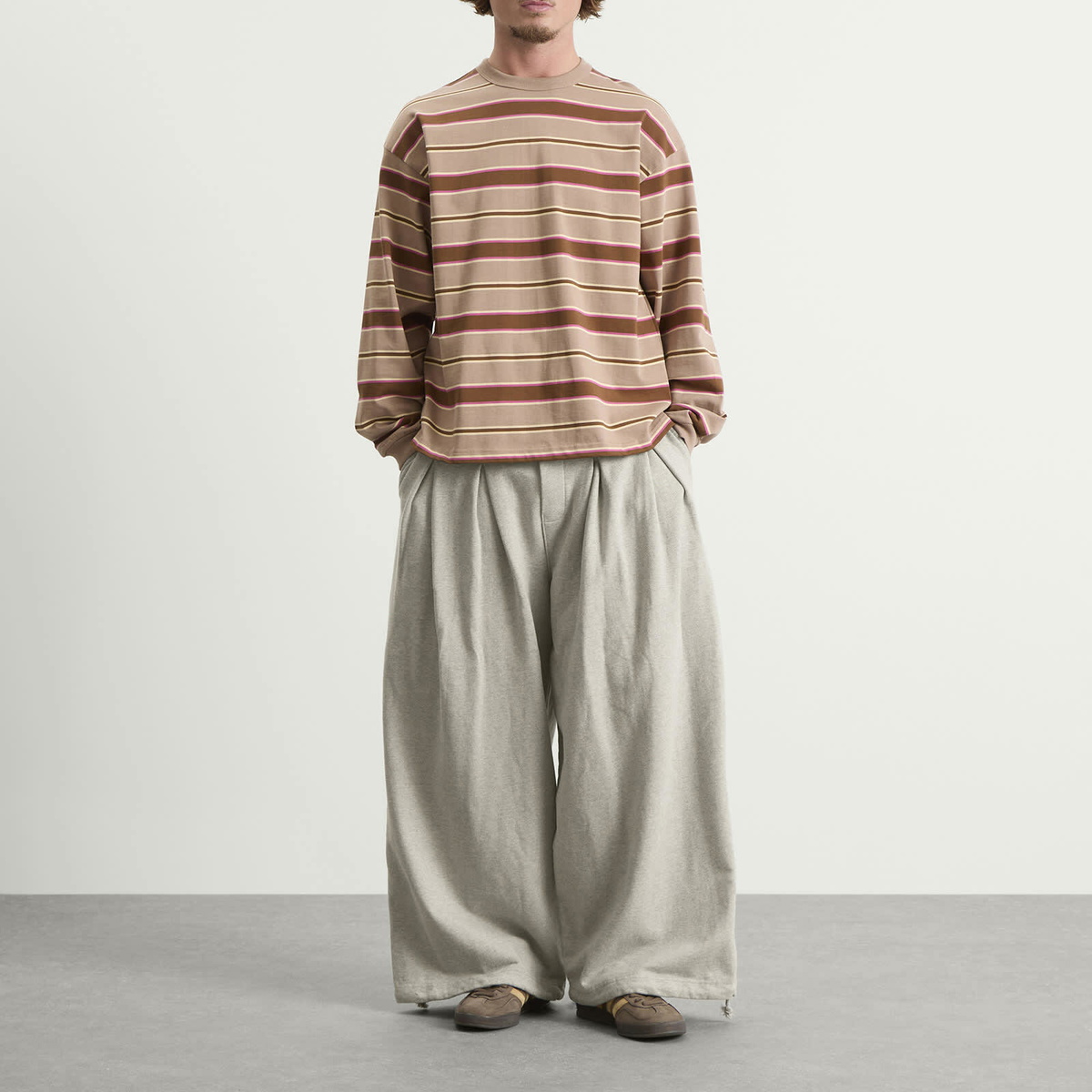Anglan Men's Double Valley Tuck Sweat Pants in Melange Grey