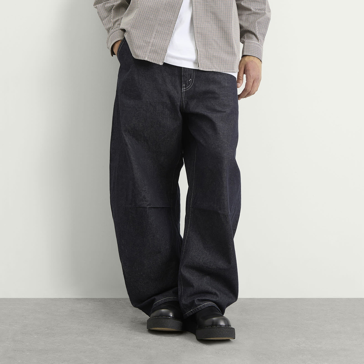 Comme des Garçons Homme Men's Washed Barrel Jeans in Indigo