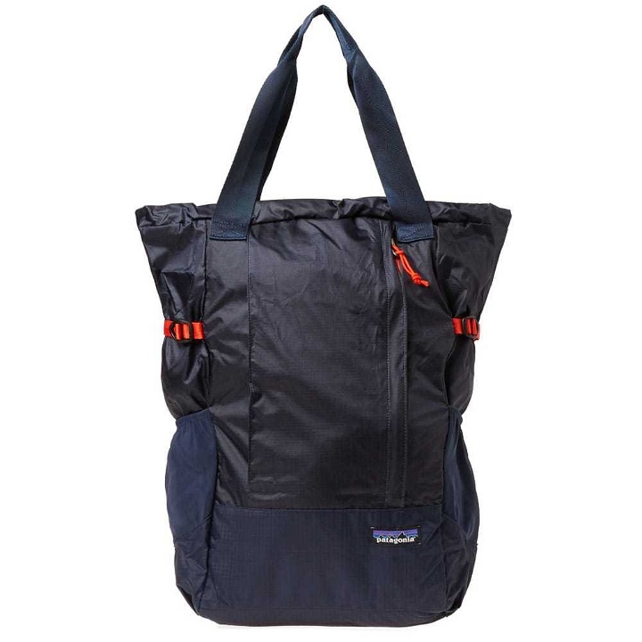 Photo: Patagonia Lightweight Travel Tote Pack Blue