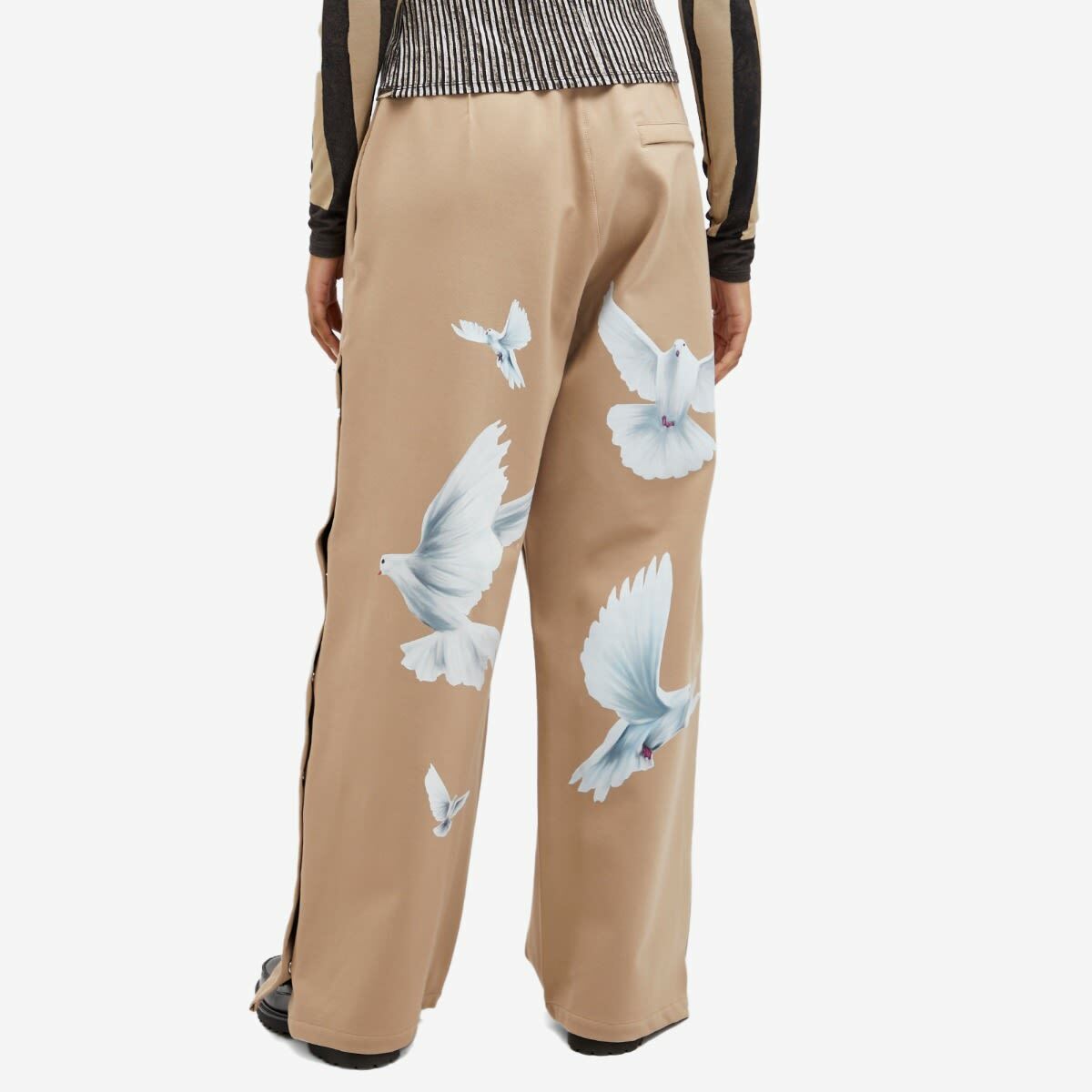3.Paradis Women's Freedom Doves Trackpant in Beige
