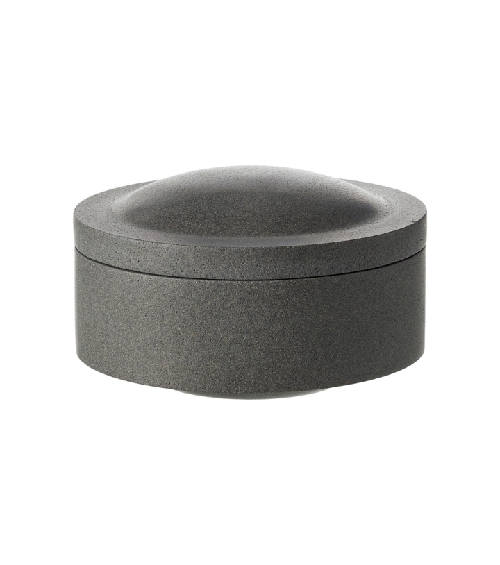 Photo: Louise Roe Gallery Object 07 stoneware container