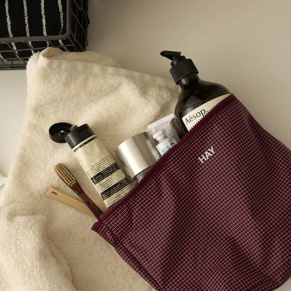 HAY Grid Pouch - Medium in Burgundy 