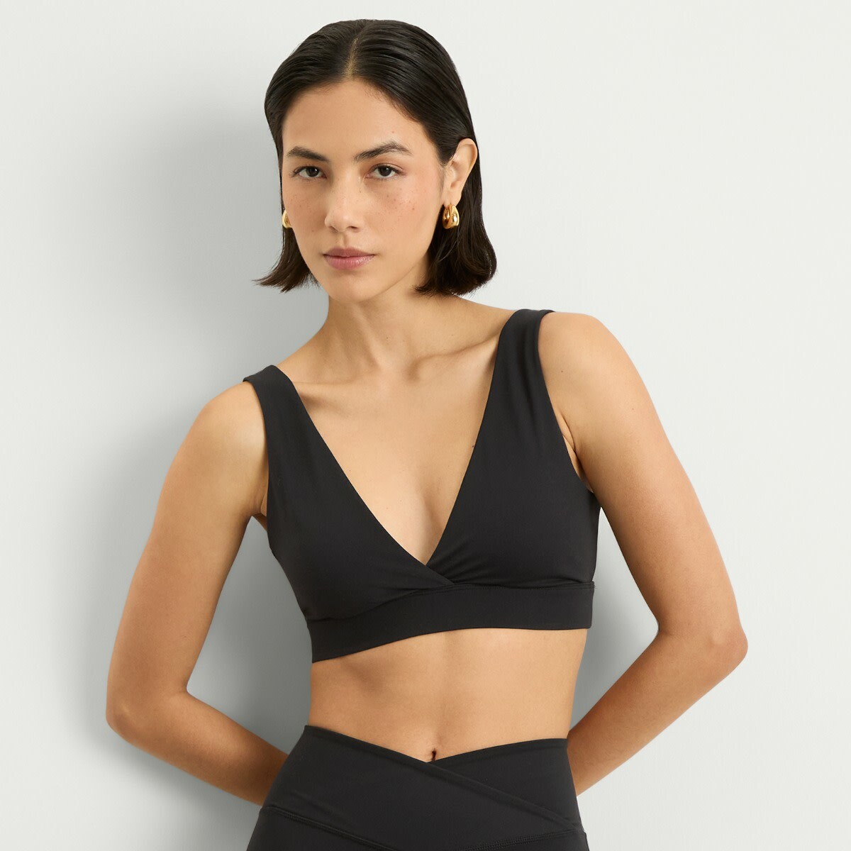 TALA Women's Dayflex V Neck Sports Bra in Shadow Black