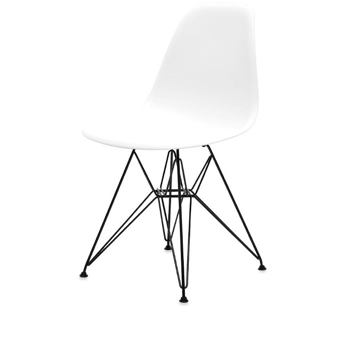 Photo: Vitra Eames DSR Side Chair Black Legs