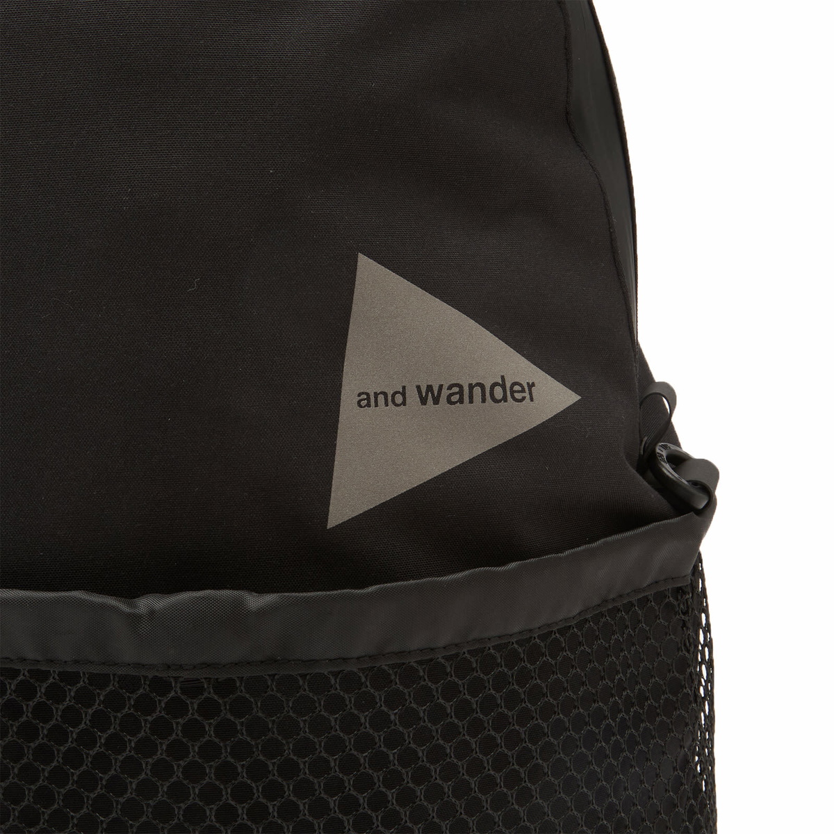 and wander PE/CO 20L Daypack in Black 