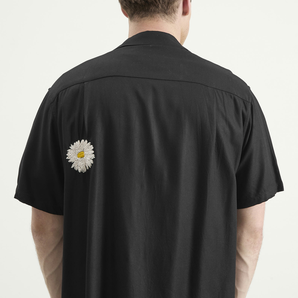 NOMARHYTHM TEXTILE Men's Flower Embroidery Open Collar Shirt in Black
