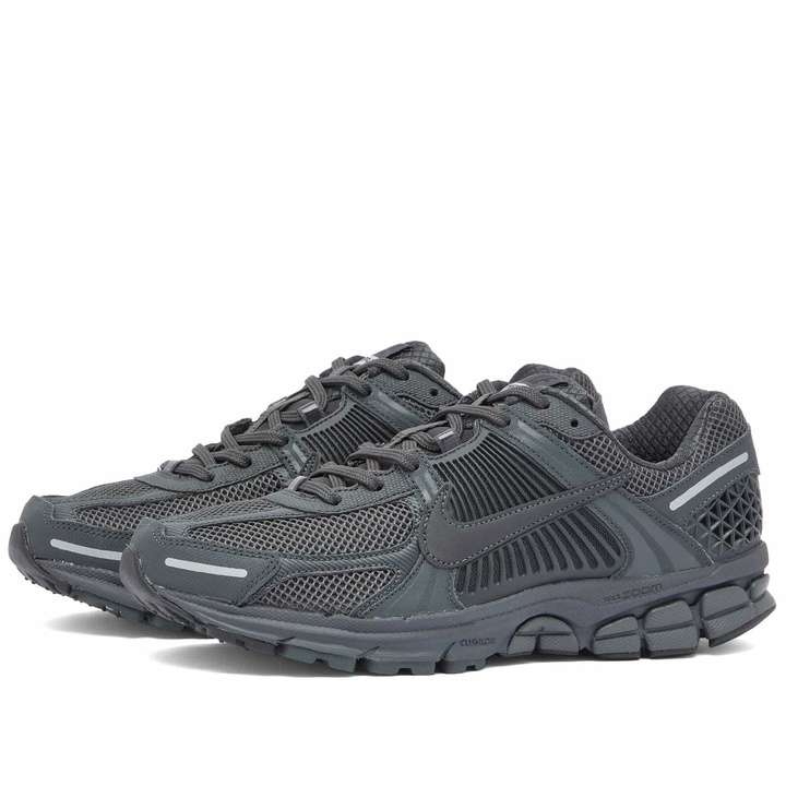 Photo: Nike Men's Zoom Vomero 5 Sneakers in Anthracite/Black