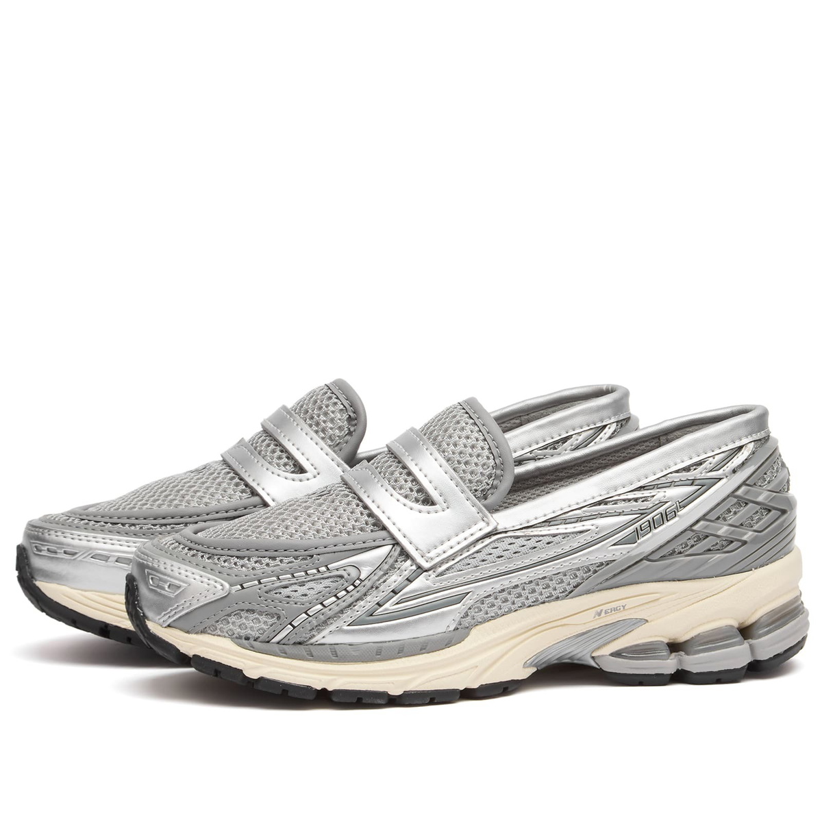 New Balance 1906 Loafer in Silver