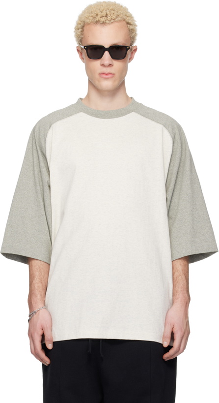Photo: Fear of God ESSENTIALS Off-White & Gray Signature Baseball T-shirt