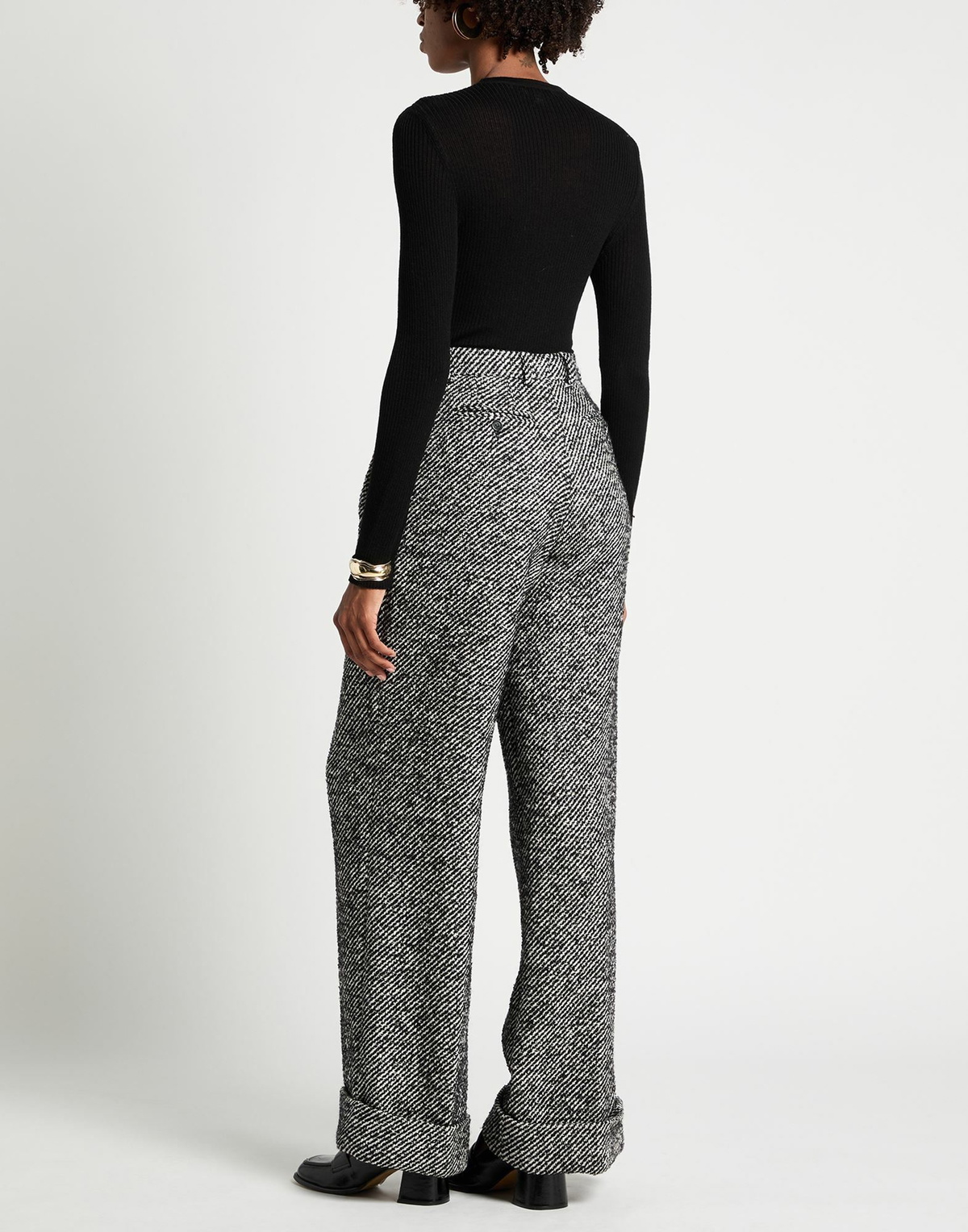 Crossley Womens Sweater in Black