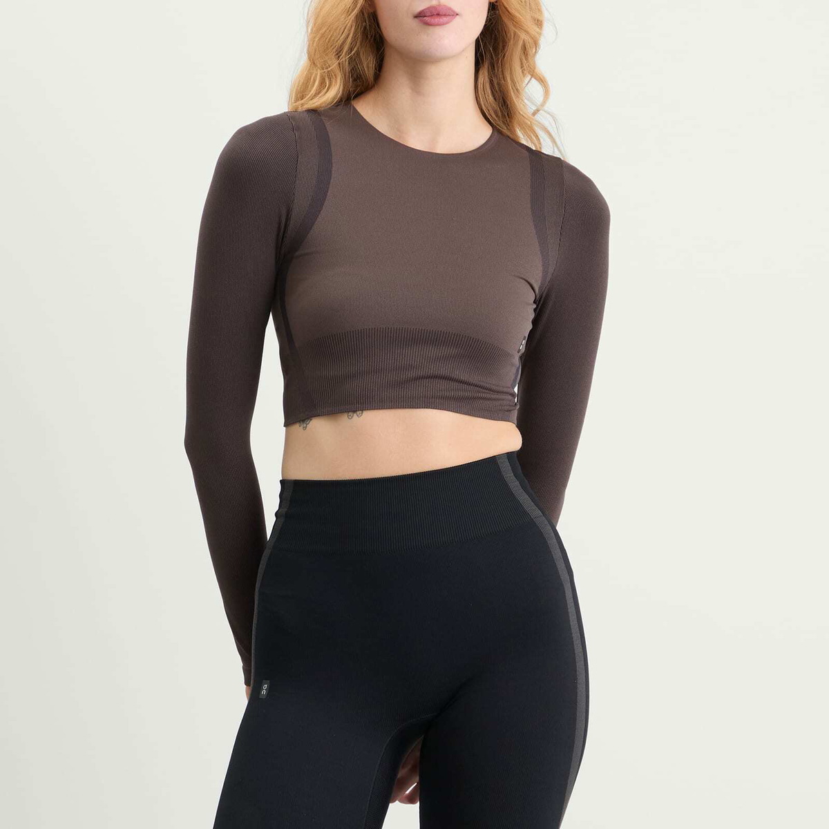 ON Women's Studio Knit Lg-T Crop in Pebble/Black