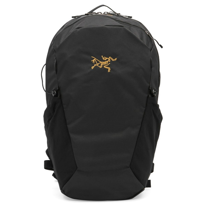 Photo: Arc'teryx Men's Mantis 16 Backpack in Black 