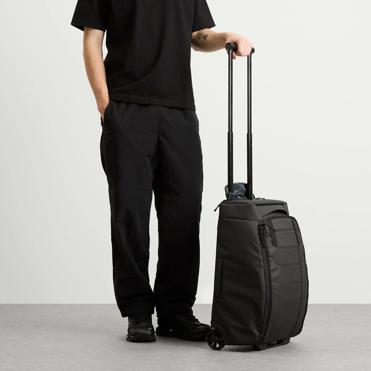 Db Journey Hugger Roller Bag Carry-On - 40L in Black Out 