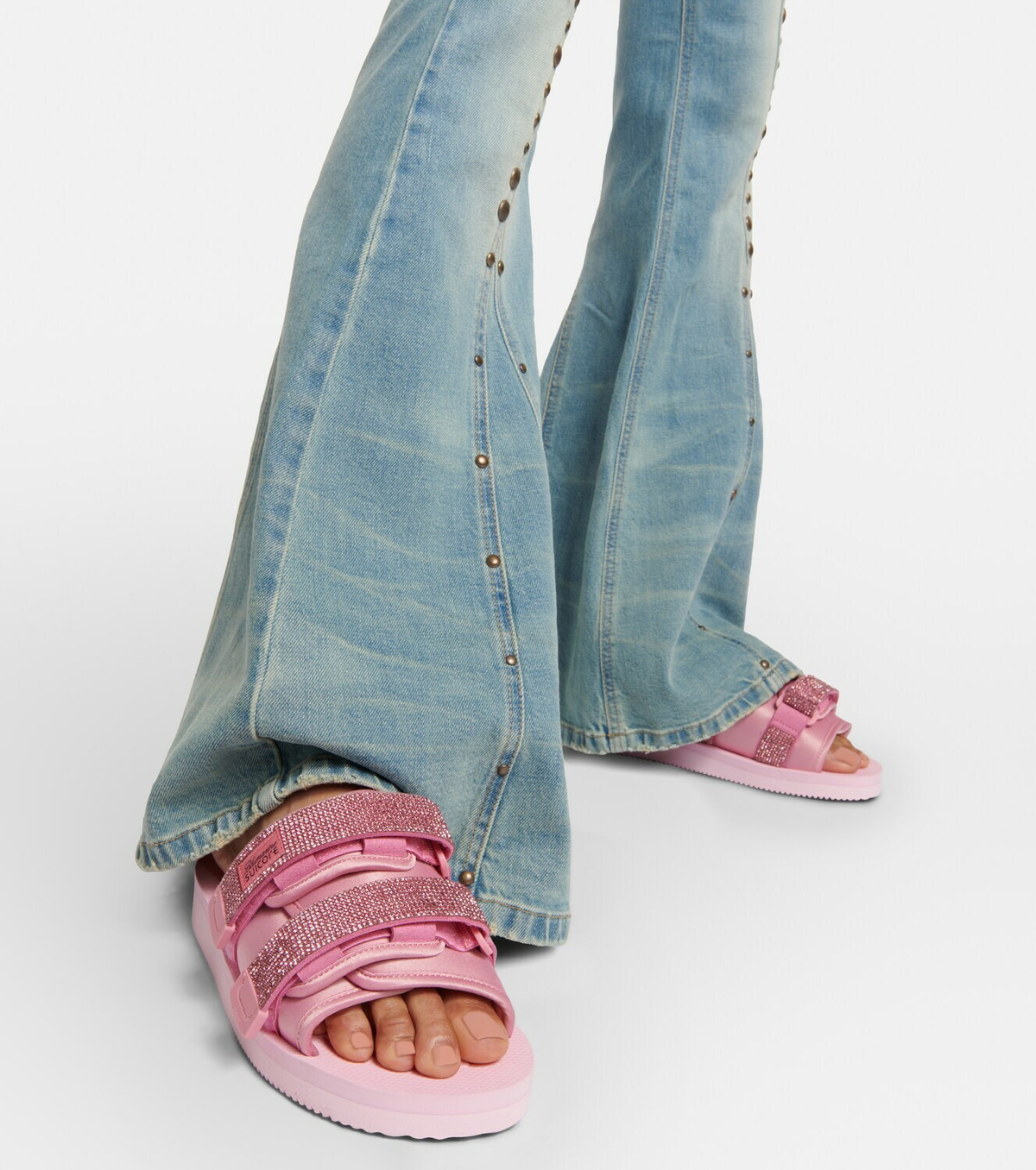 【Blumarine】 X Suicoke Moto embellishedプラットフォームスラ X Suicoke Moto embellished platform slides in pink
