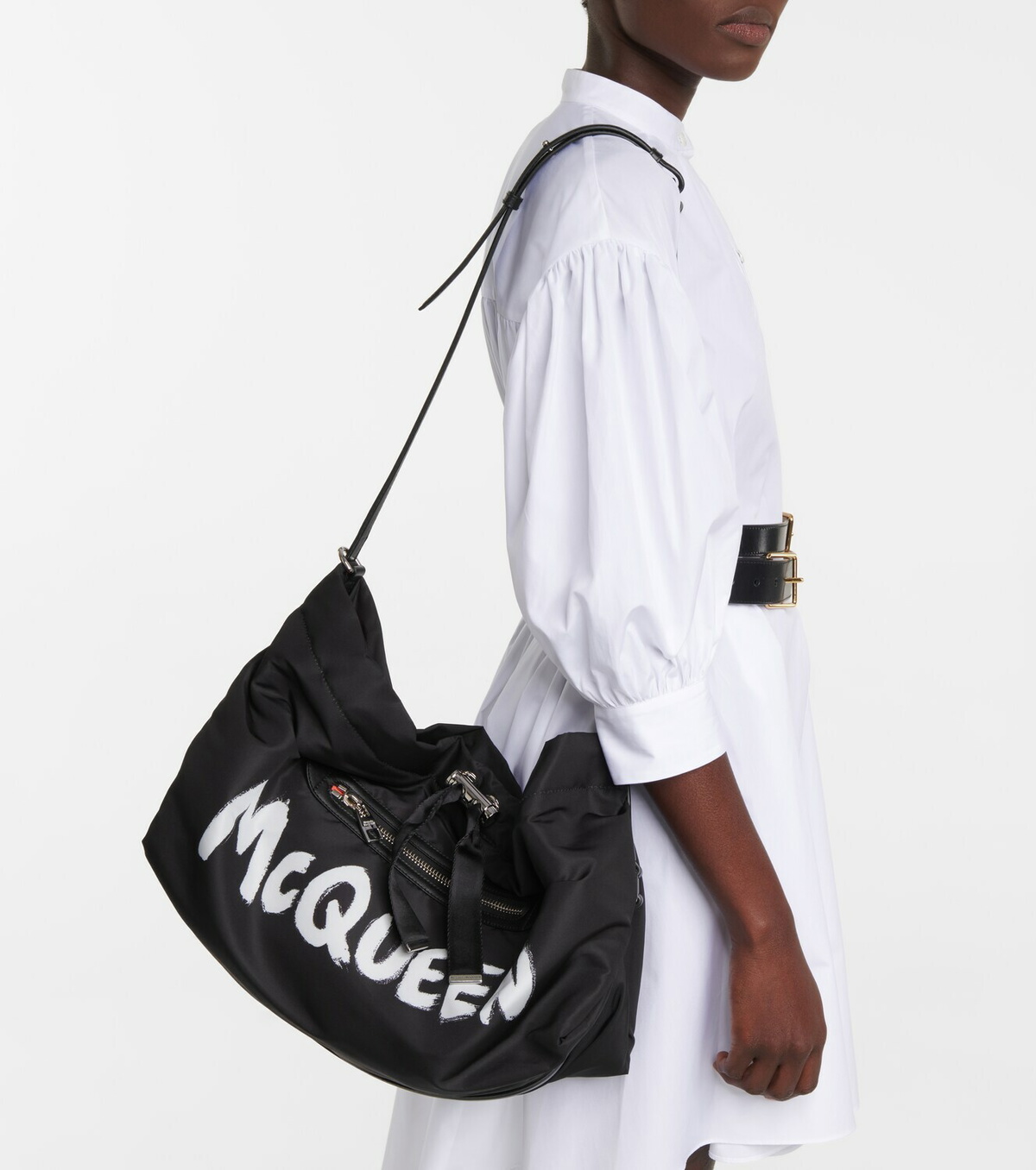 ショルダーバッグ ALEXANDER MCQUEEN Men Shoulder bag Black 8044611AATT 9769 Alexander McQueen Black Leather Insignia Shoulder Bag