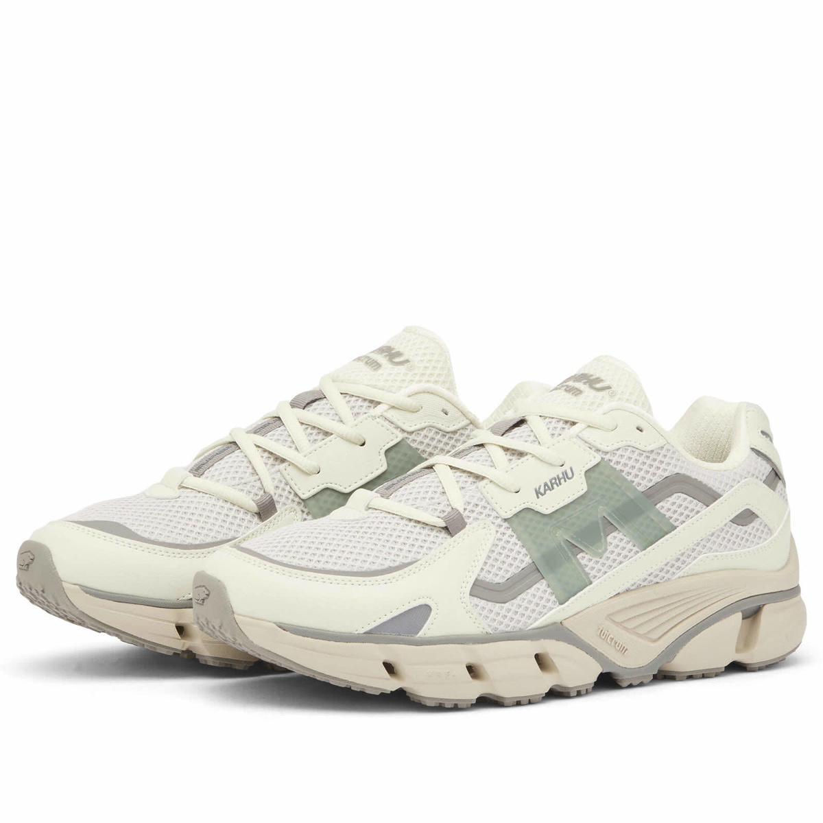Karhu Men's Super Fulcrum Sneaker in Icicle/Green Milieu