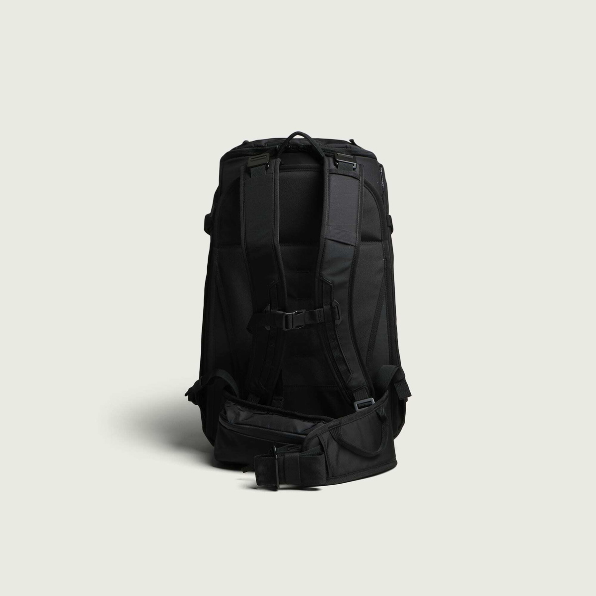 Db Journey Backcountry Backpack 25L in Black Out