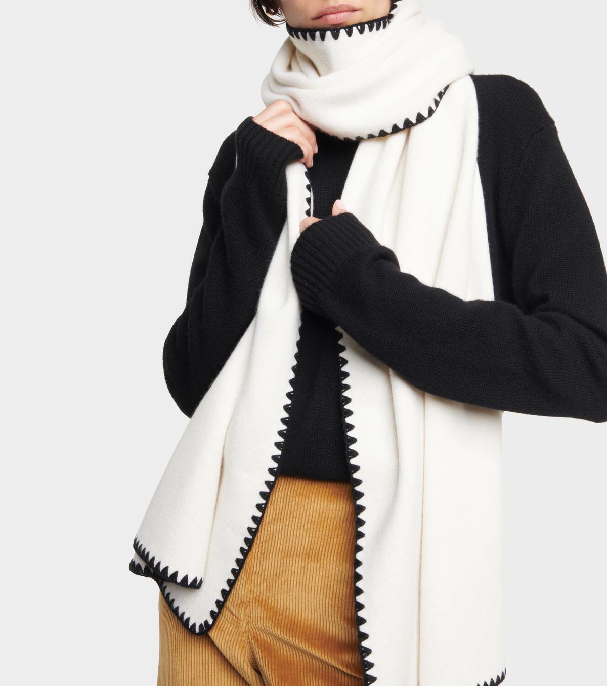Lisa Yang Saga cashmere scarf