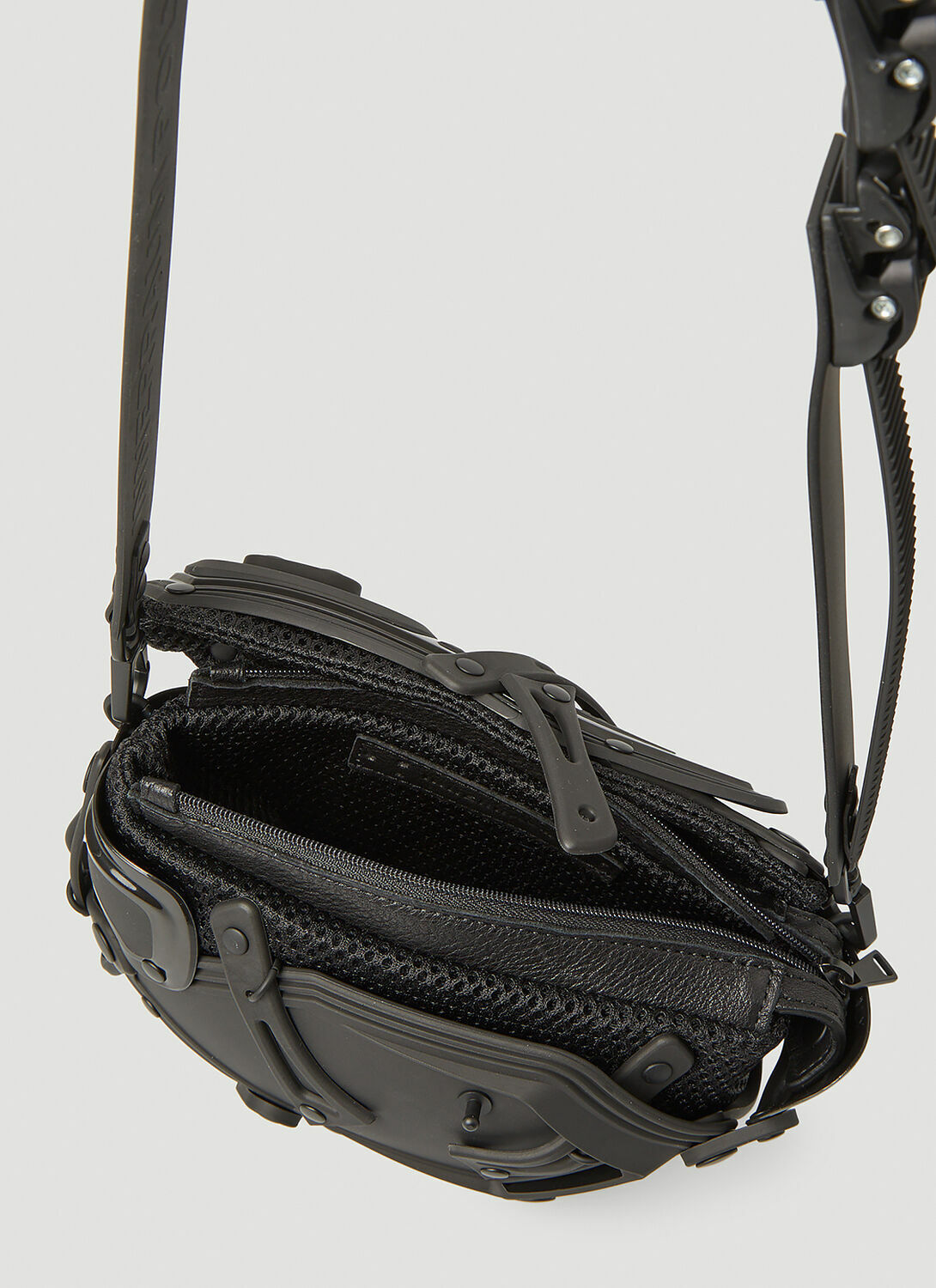 Innerraum Object I14 Smartphone Crossbody Bag