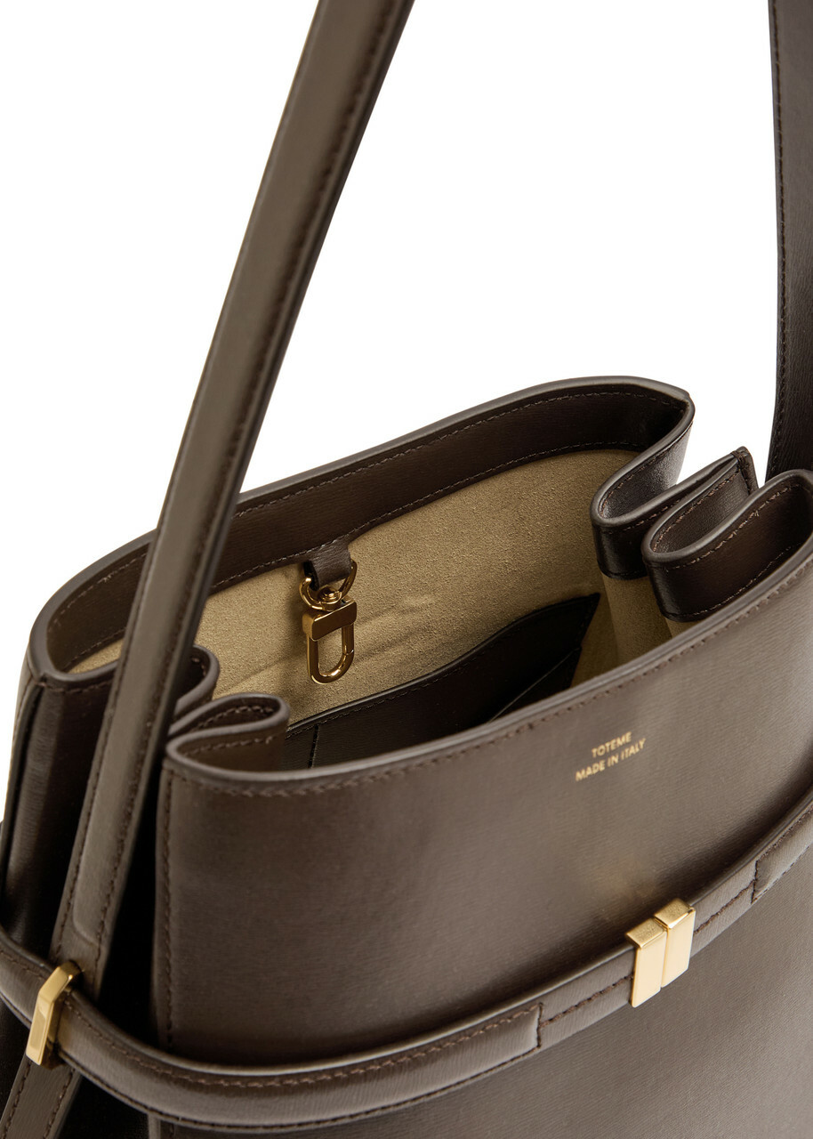 Toteme Belted Leather Bucket bag - Chocolate - One Size