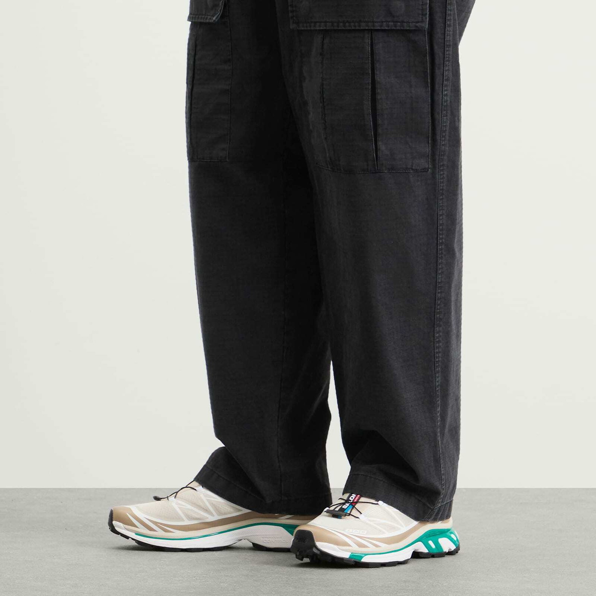 Salomon XT-6 Sneaker in Rainy Day/Chinchilla/Dynasty Green