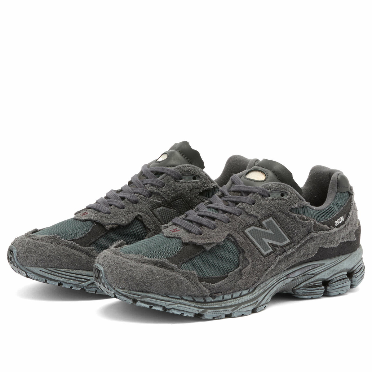 New Balance M2002RDB Sneakers in Phantom