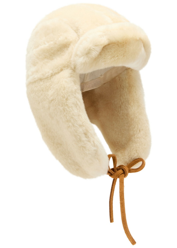 Photo: Jacquemus La Chapka Shearling hat Off White