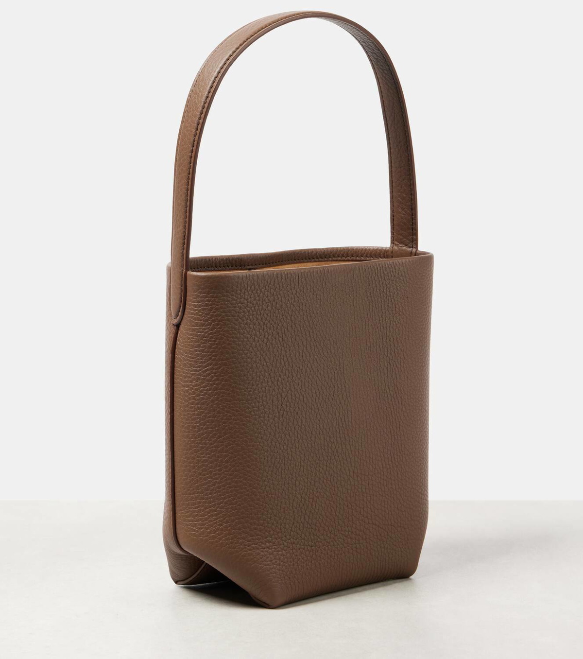 上質 ★ THE ROW Small woven N/S tote bag N/S Park Small woven leather tote bag in black - The Row