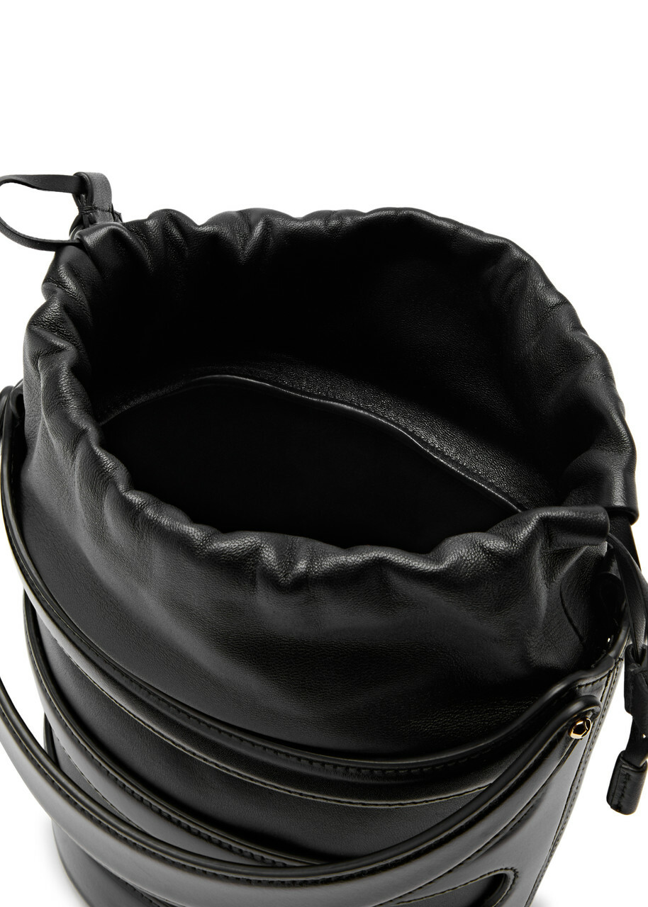 トートバッグ alexander mcqueen Black leather The Rise bucket bag McQueen - The Rise Mini leather bucket bag black - The Corner