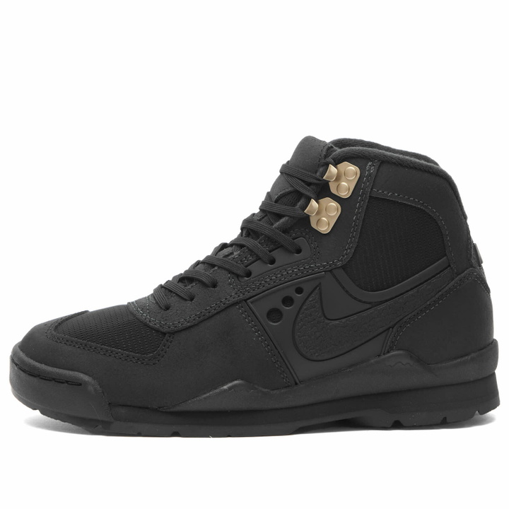 Photo: Nike Men's Baltoro SP Boot in Black/Metallictlc Gold/White