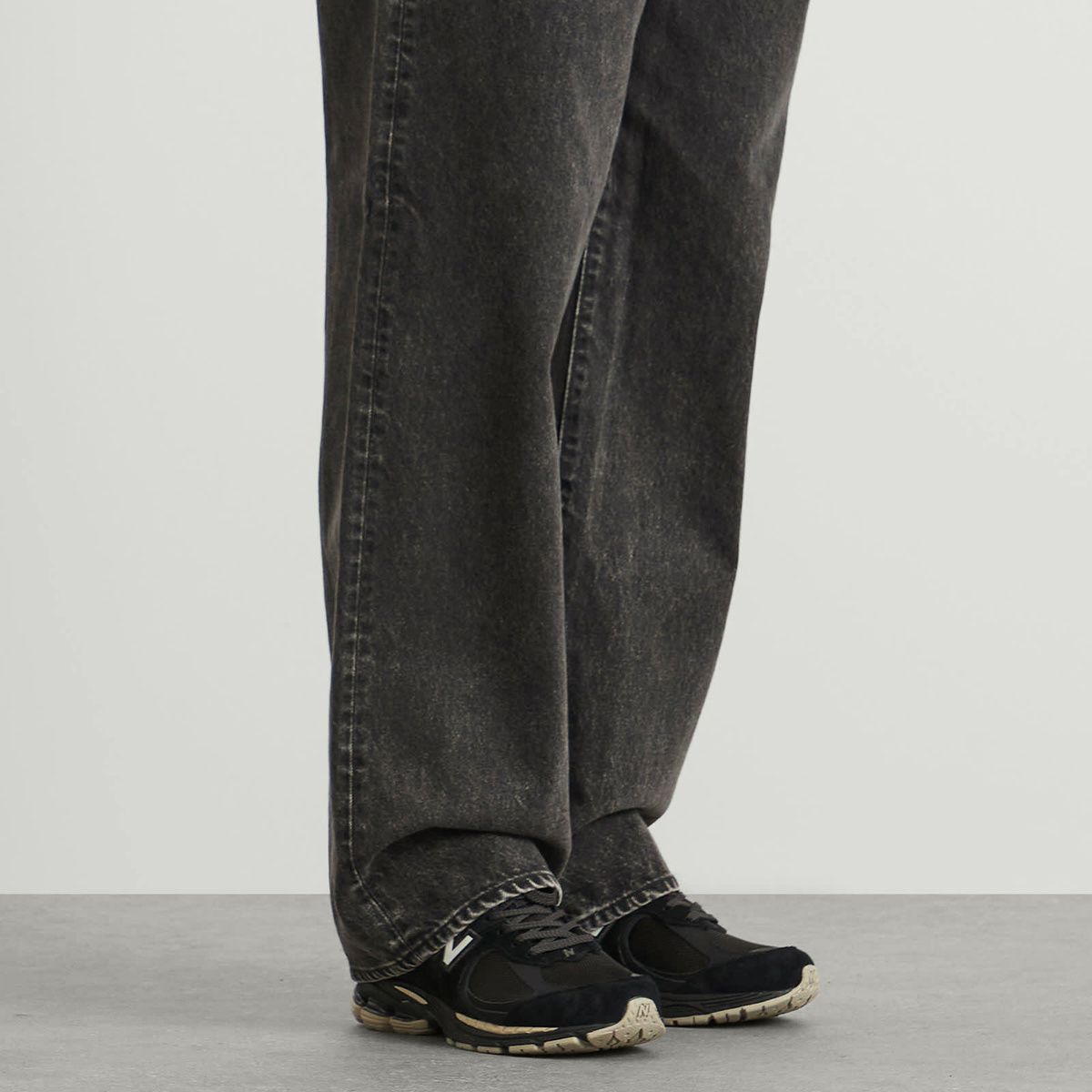 New Balance 2002R Sneaker in Black