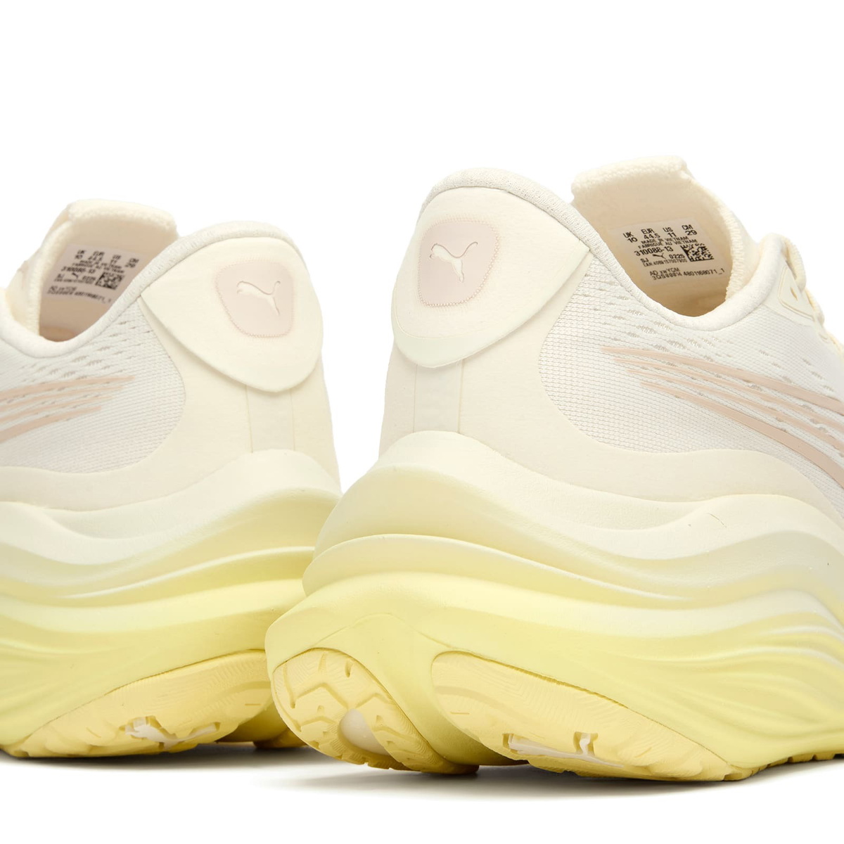 Puma MagMax NITRO Sneaker in Warm White/Gold Moon