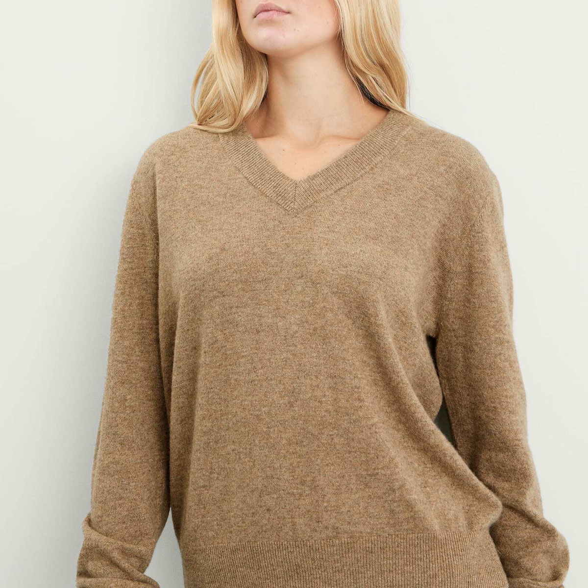 Entire Studios Women's Knitted V-Neck Jumper in Camel