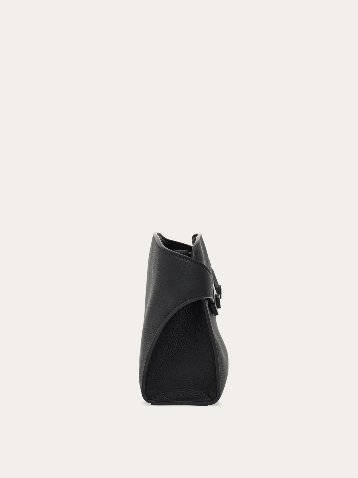Ferragamo Mens Hug messenger bag in Black