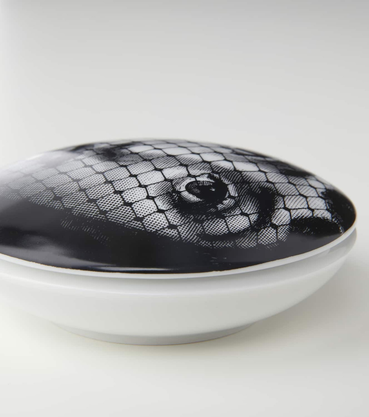 Fornasetti Tema e Variazioni n.78 round box