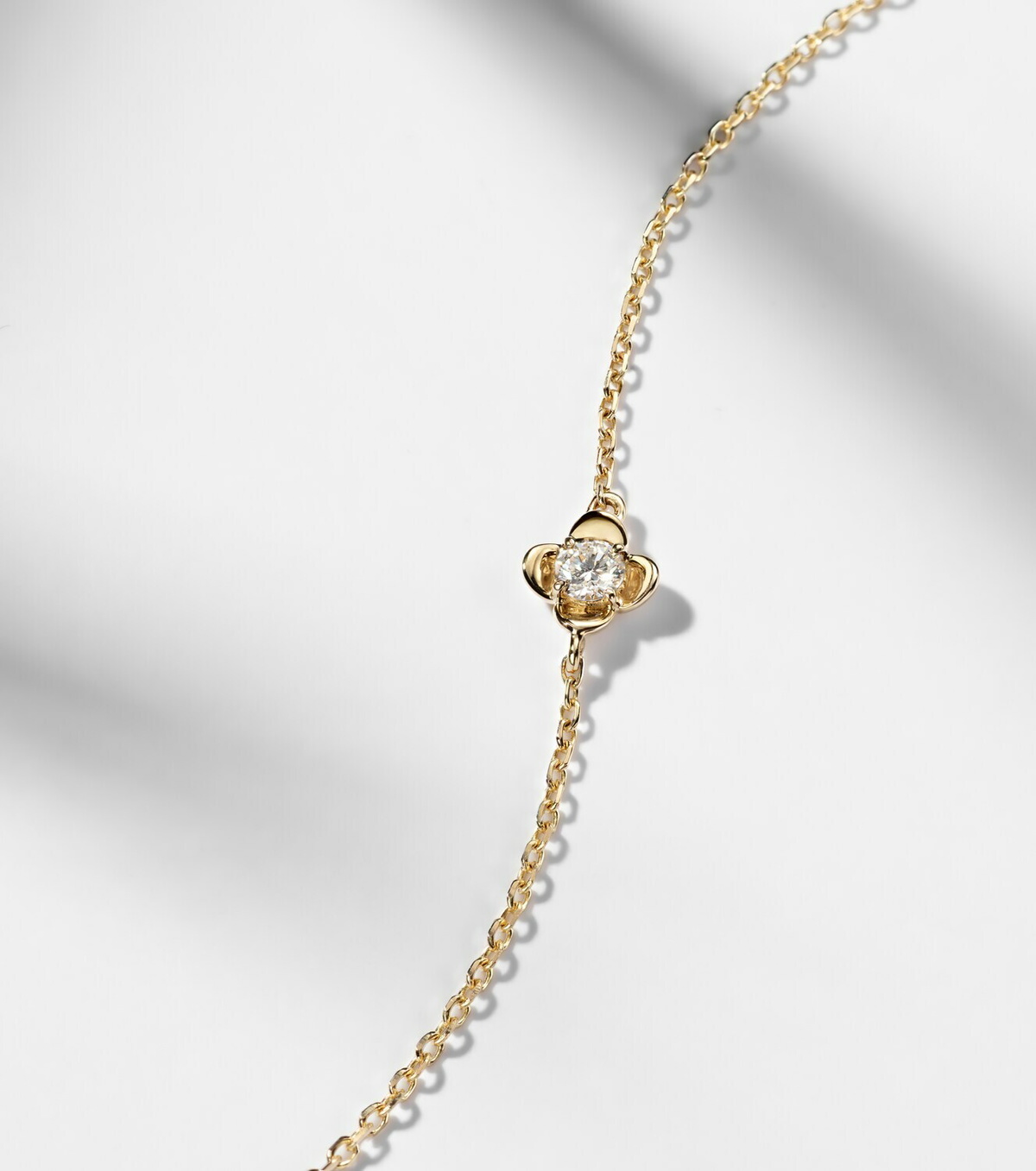 Stone and Strand Clover 14kt gold bracelet with diamonds