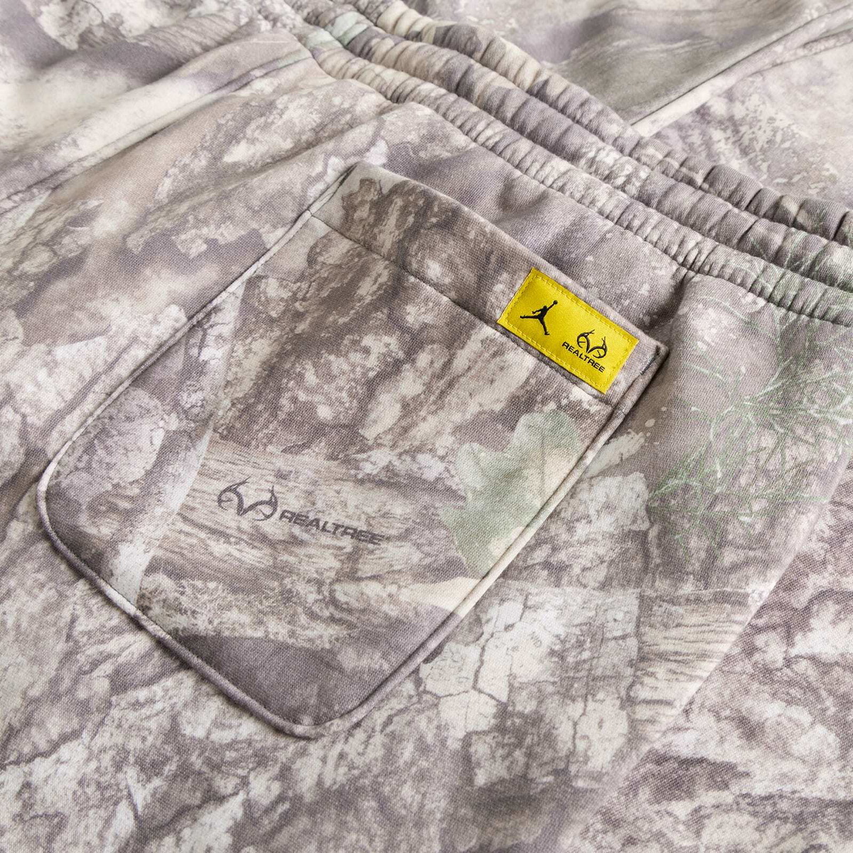 Air Jordan Men's Brooklyn Camo Open Hem Pant in White/Bright Citron