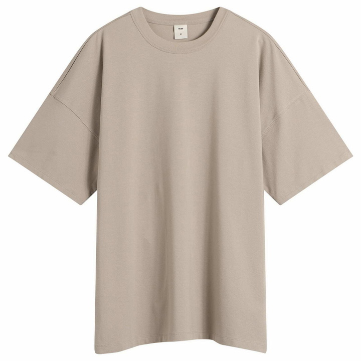 Photo: SKIMS Men's Jersey Lounge Relaxed T-Shirt in Linen