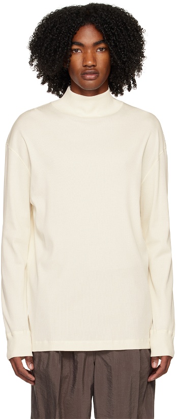Photo: LEMAIRE Off-White Ribbed Turtleneck