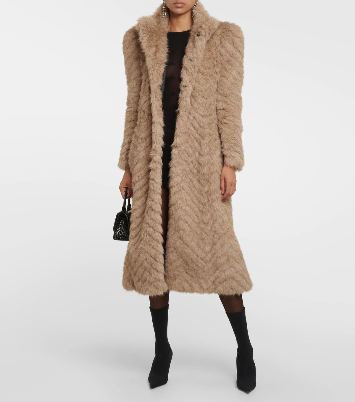 【関税&送料込】Balenciaga Faux Fur Cape Balenciaga faux-fur Jacket | Black | FARFETCH
