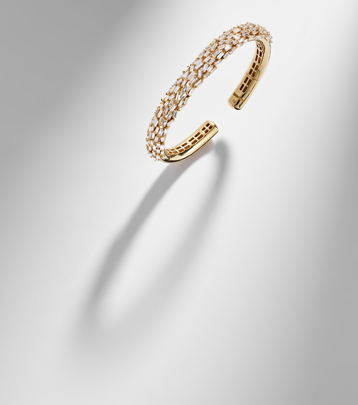 Suzanne Kalan 18kt gold bangle with diamonds