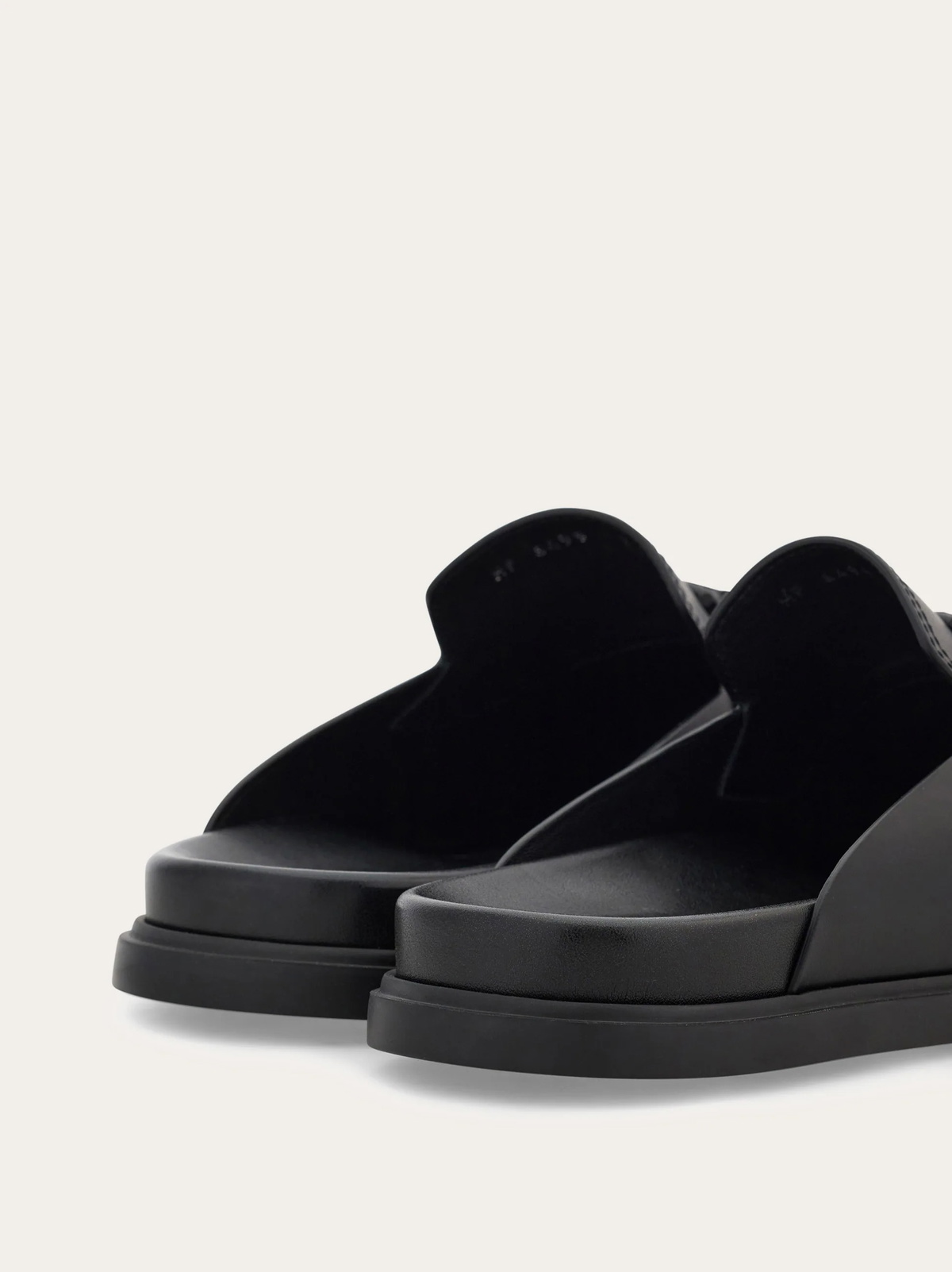 Ferragamo Mens Gancini ornament mule in Black