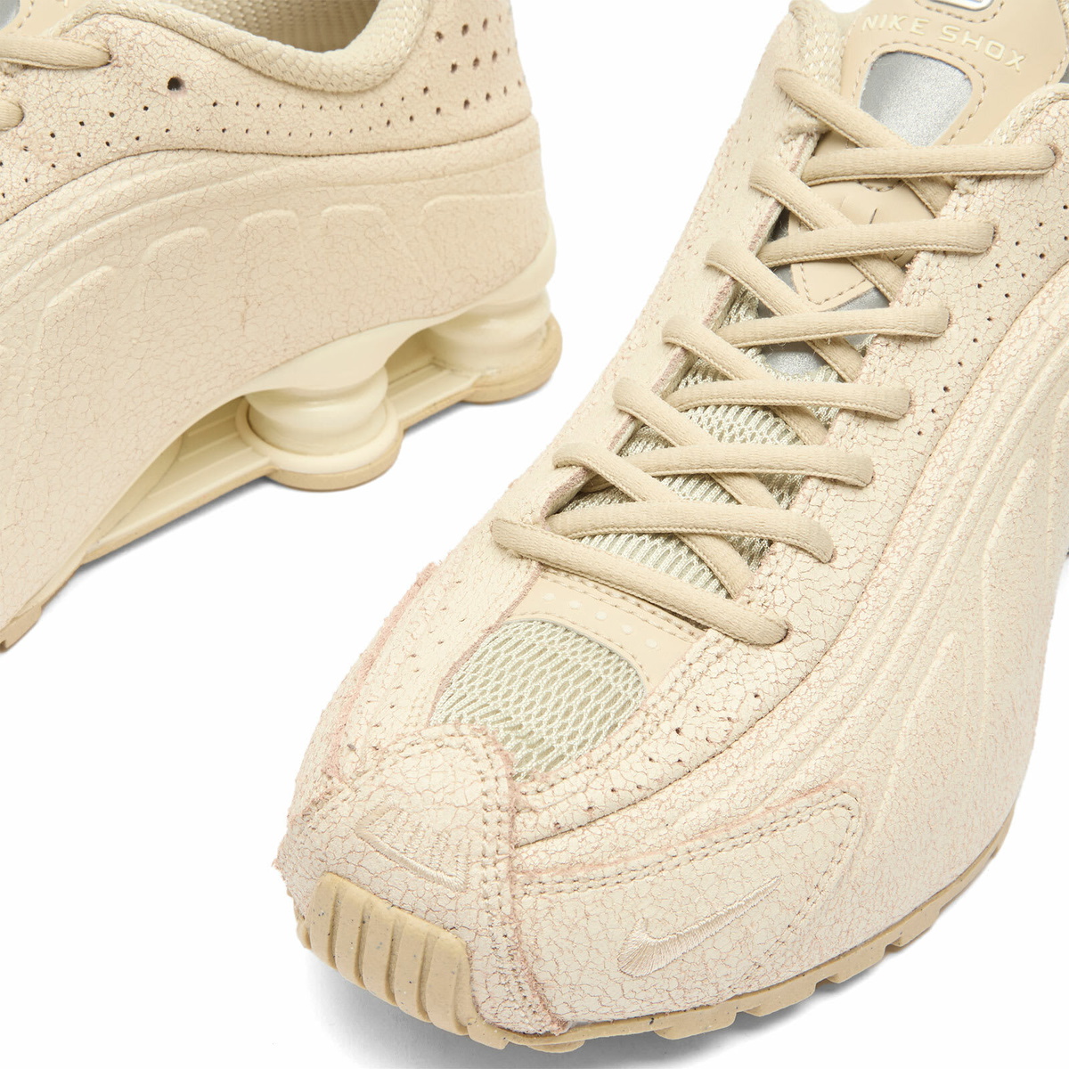 Nike Shox R4 SP Sneaker in Natural/Metallic Silver